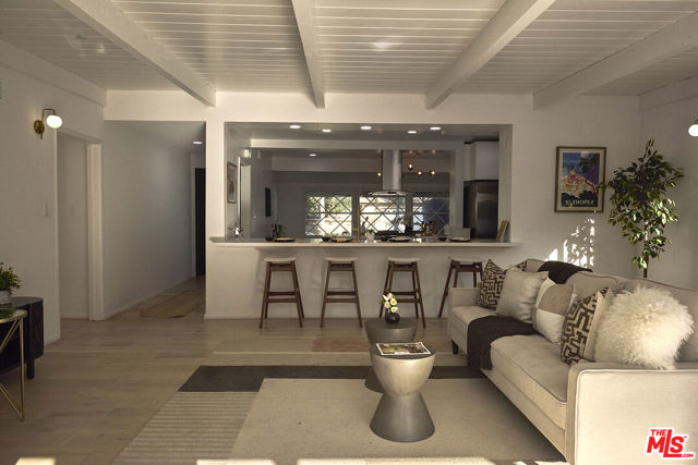 8531 Norwich Avenue, North Hills CA: https://media.crmls.org/mediaz/4286056e-012c-4b5f-a430-fad460d1c9a5.jpg