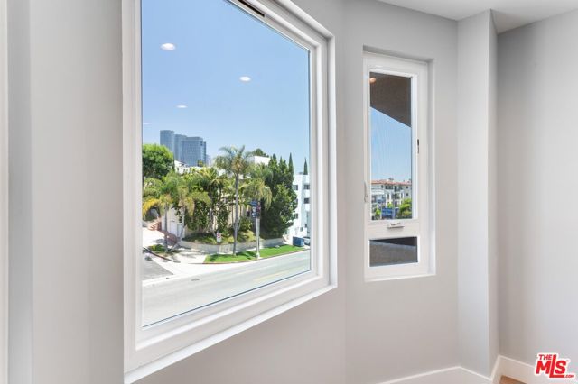 Image 19 of 38 For 1557 Beverly Glen Boulevard 203
