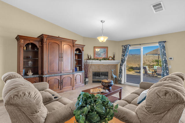 83480 Firecliff Court Court, Indio CA: https://media.crmls.org/mediaz/4286cefb-6e34-4d68-b7ad-b815d0a9f6ba.jpg