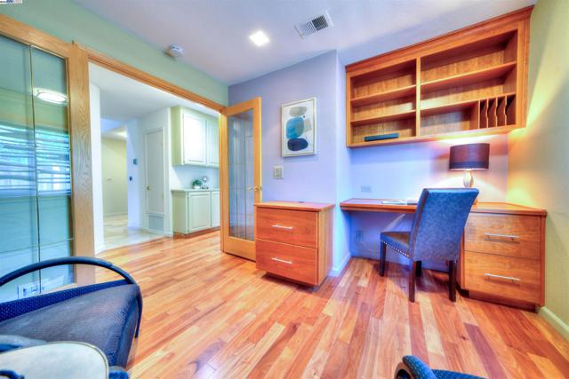 6291 Calle Fuego, Pleasanton CA: https://media.crmls.org/mediaz/4286d45e-1817-40b9-adc5-441b016ce4a9.jpg
