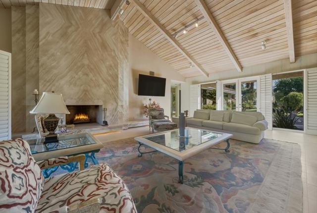 71170 W Thunderbird Terrace, Rancho Mirage CA: https://media.crmls.org/mediaz/42870ed2-2e41-42f5-8a63-cbd2621755d6.jpg