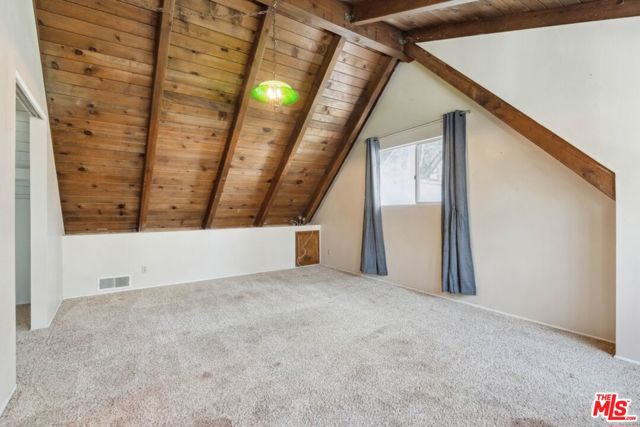 286 S Fairway Drive, Lake Arrowhead CA: https://media.crmls.org/mediaz/4287325a-7191-4ad3-8c15-cdddb92eb5fc.jpg