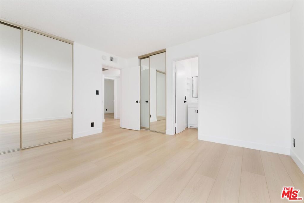 https://media.crmls.org/mediaz/42875109-13c4-46f8-8035-f4bf8c187afb.jpg?preset=X-Large