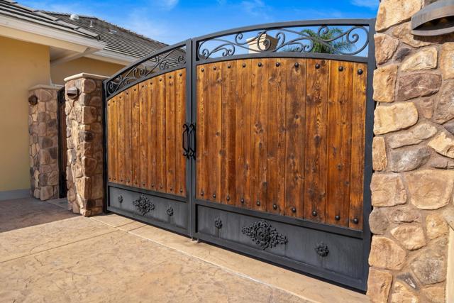 2772 Firebrand Drive, Alpine CA: https://media.crmls.org/mediaz/42875d22-6420-483b-a02f-d0f29ab0f794.jpg