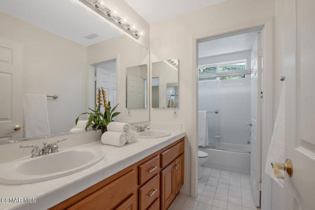 3034 Heavenly Ridge Street, Thousand Oaks CA: https://media.crmls.org/mediaz/42876b8b-da7c-44f9-8898-f1ad1bb68cdd.jpg