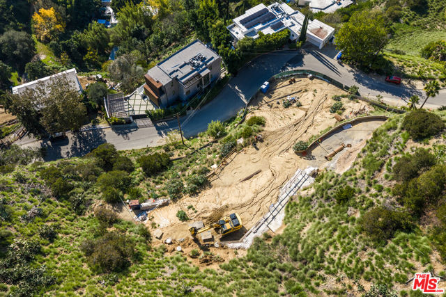 2004 Sunset Plaza Drive, Los Angeles CA: https://media.crmls.org/mediaz/42876f15-582f-42b9-8057-bb158be6cf22.jpg