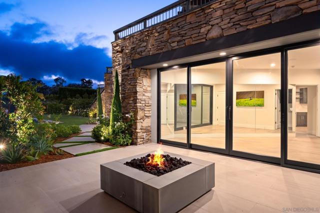 5465 Avenida Maravillas, Rancho Santa Fe CA: https://media.crmls.org/mediaz/4287853e-414a-4f4a-bcd4-5d6440f08060.jpg