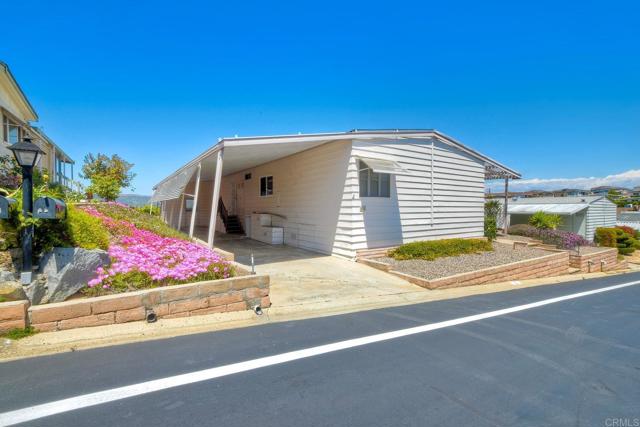 1175 La Moree Rd, San Marcos CA: https://media.crmls.org/mediaz/4287d292-e18b-42dd-903e-c0c805080869.jpg