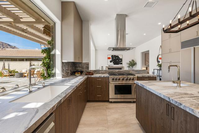 9 Regency Drive, Rancho Mirage CA: https://media.crmls.org/mediaz/4287e891-a8f8-47ee-a588-1f6632bedf84.jpg