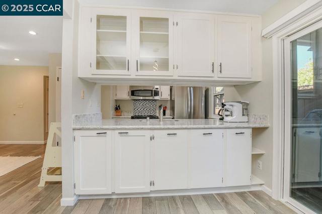 896 Camelback Place, Pleasant Hill CA: https://media.crmls.org/mediaz/428808ca-e461-4ee6-840f-00a40f10a013.jpg