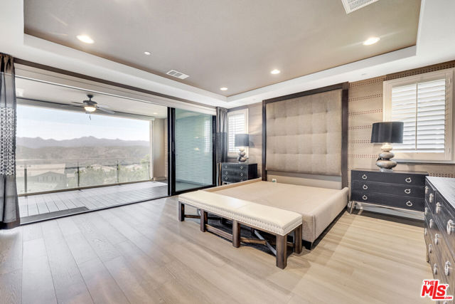 11945 Mirabel Way, Porter Ranch CA: https://media.crmls.org/mediaz/4288eda8-4658-4df8-915a-853899133d9f.jpg