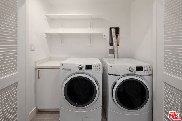 859 Hyperion Avenue, Los Angeles CA: https://media.crmls.org/mediaz/428927d7-e226-48fe-bf5d-f79d1b0aeb45.jpg