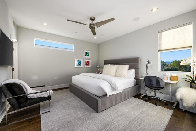 1047 Hunter Drive, Palm Springs CA: https://media.crmls.org/mediaz/42893638-ff1f-450d-8144-7b247808ff74.jpg