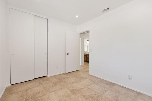 2050 Silver Oak Way, Hemet CA: https://media.crmls.org/mediaz/4289c871-a612-402a-ab51-82dc39af925b.jpg
