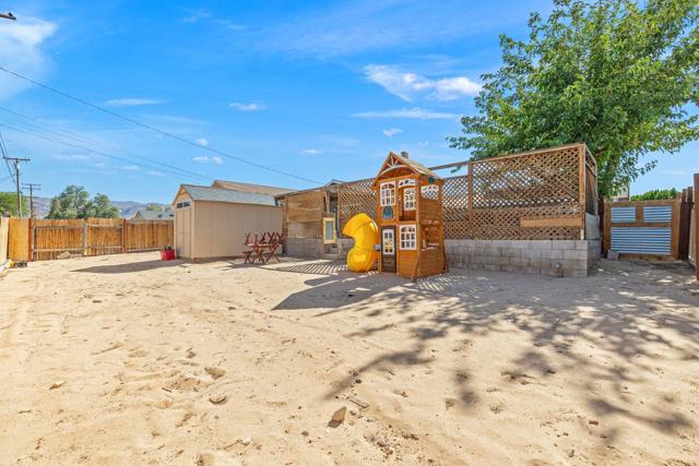 5343 Encelia Drive, 29 Palms CA: https://media.crmls.org/mediaz/428a1ac8-90a3-49e3-af18-a58863b5dc65.jpg