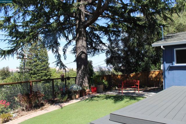 1952 Montclair Court, Walnut Creek CA: https://media.crmls.org/mediaz/428bc556-6ab6-4146-83b1-aea18070c689.jpg