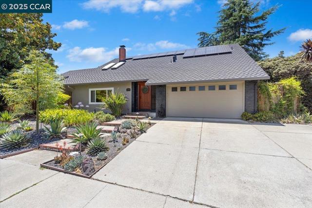 1759 Crescent Dr, Walnut Creek CA: https://media.crmls.org/mediaz/428bccfb-a3a5-4ecd-bbb5-b07e76b725a2.jpg