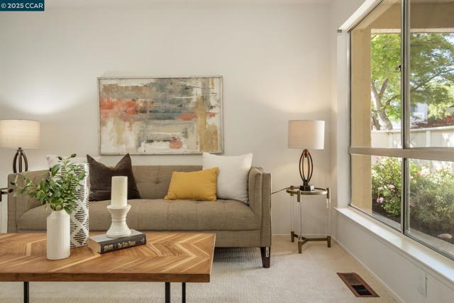 1706 Siskiyou Dr, Walnut Creek CA: https://media.crmls.org/mediaz/428ca756-f2c0-43f7-a798-e60836704bad.jpg
