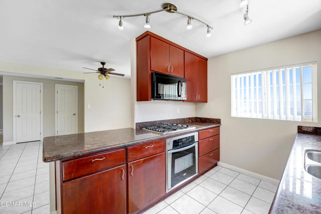 2391 Heather Street, Simi Valley CA: https://media.crmls.org/mediaz/428ce02c-a4be-4b91-8329-2e284f07a76e.jpg