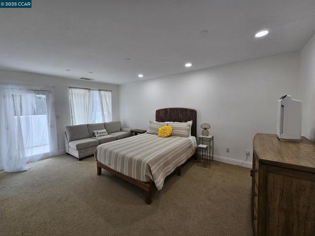 2785 Butters Dr, Oakland CA: https://media.crmls.org/mediaz/428ce49b-b26e-4244-9867-14602494f901.jpg