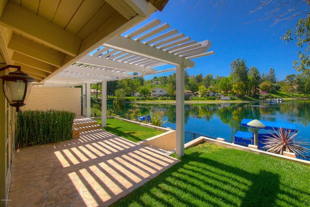 23150 Park Sorrento, Calabasas CA: https://media.crmls.org/mediaz/428d684a-2556-4382-a092-f7fa180ff590.jpg