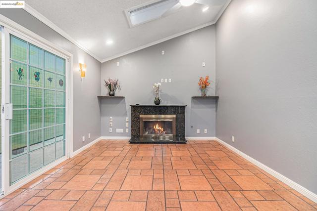 410 Kevin Ct, San Ramon CA: https://media.crmls.org/mediaz/428d758c-9298-44e6-aba3-6bae189c391b.jpg