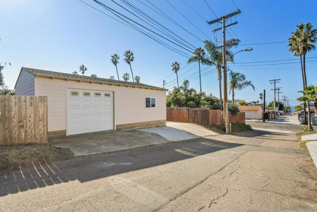 4386 Niagara Ave, San Diego CA: https://media.crmls.org/mediaz/428db519-450c-48d9-86b4-783c5bab2dc5.jpg