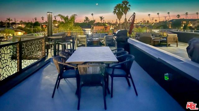 916 Roswell Avenue, Long Beach CA: https://media.crmls.org/mediaz/428df69c-f35d-4b31-ad09-584bb70c29dc.jpg
