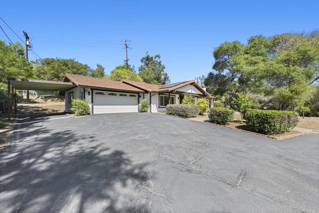 752 Quiet Place, Escondido CA: https://media.crmls.org/mediaz/428e143b-1424-4b4b-9240-6b83f203cf10.jpg