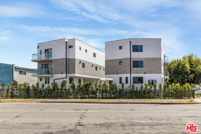 1636 Longwood Avenue, Los Angeles CA: https://media.crmls.org/mediaz/428e151e-2737-44bf-8511-412ac92dff42.jpg