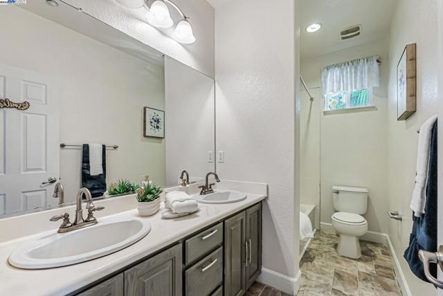 141 Pescara Blvd, Brentwood CA: https://media.crmls.org/mediaz/428e6699-7e1a-47b5-a0a6-d19c82785712.jpg