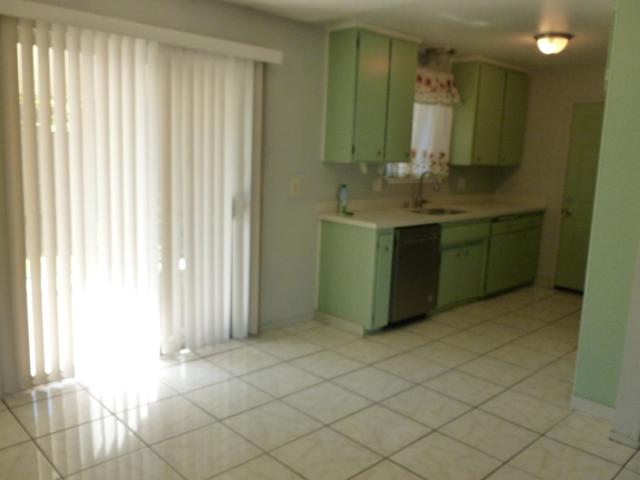 460 SE Jeremy Court, Oakdale CA: https://media.crmls.org/mediaz/428f163a-431d-421c-87b0-711d878663f6.jpg