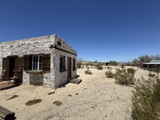 73392 Sullivan Road, 29 Palms CA: https://media.crmls.org/mediaz/428f18be-739c-4723-bb21-565478e6e869.jpg