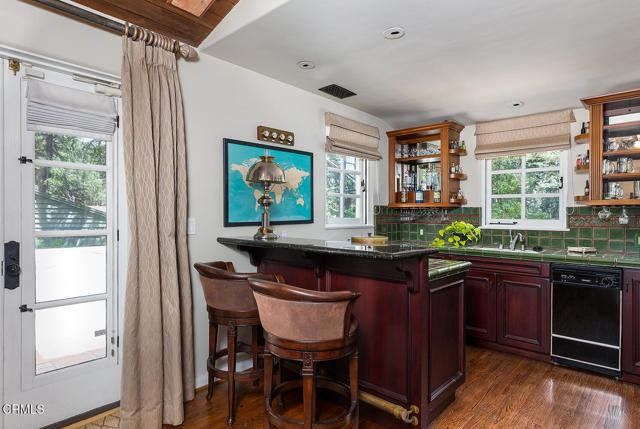1711 Fairmount Avenue, La Canada Flintridge CA: https://media.crmls.org/mediaz/428f244b-7097-49a4-b294-72e79ecac4c8.jpg