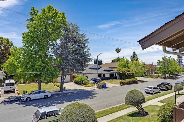 136 Hackamore Ln, Fremont CA: https://media.crmls.org/mediaz/428f3f4d-7e7c-4f40-a672-3c427bad5330.jpg