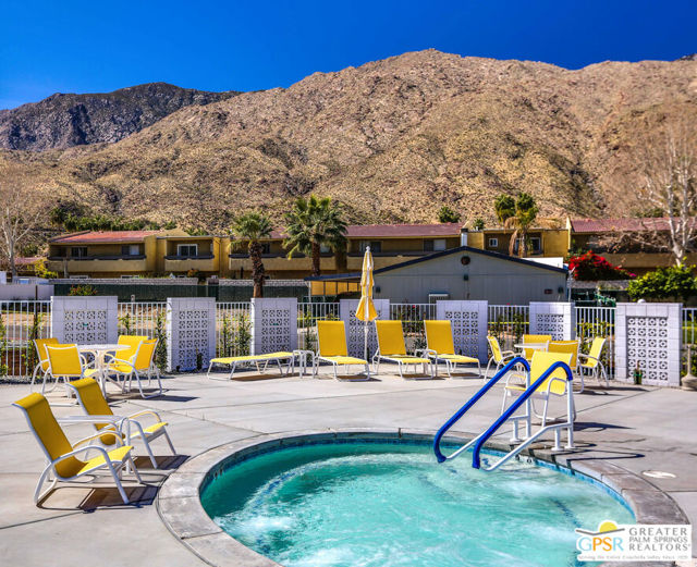 112 Pali Drive, Palm Springs CA: https://media.crmls.org/mediaz/428f5a15-a44b-41a0-92bd-81d3359cca4b.jpg