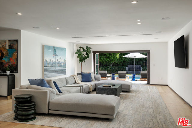 1118 TOWER Road photo 8