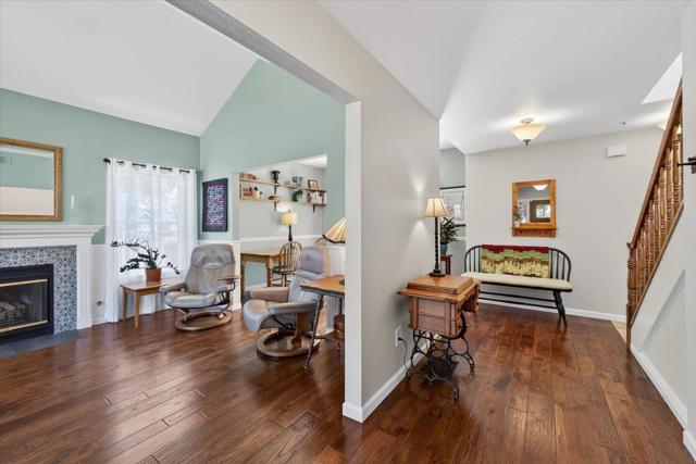 1 Woodbury Circle, Salinas CA: https://media.crmls.org/mediaz/4290dc73-1d3b-4a11-a3b6-5a3c8abab7e1.jpg
