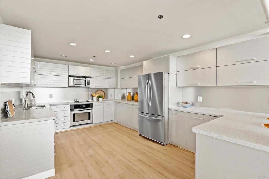 550 Seagaze Drive - photo 16