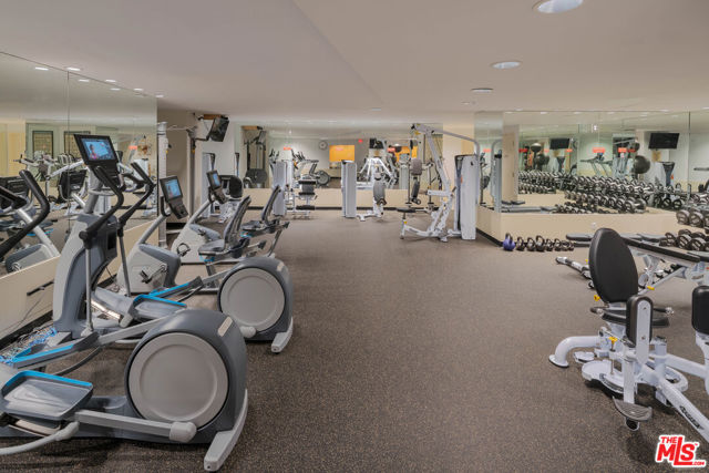 13600 Marina Pointe Drive, Marina del Rey CA: https://media.crmls.org/mediaz/42912a50-5294-4c96-9069-1ef802a6dd6c.jpg