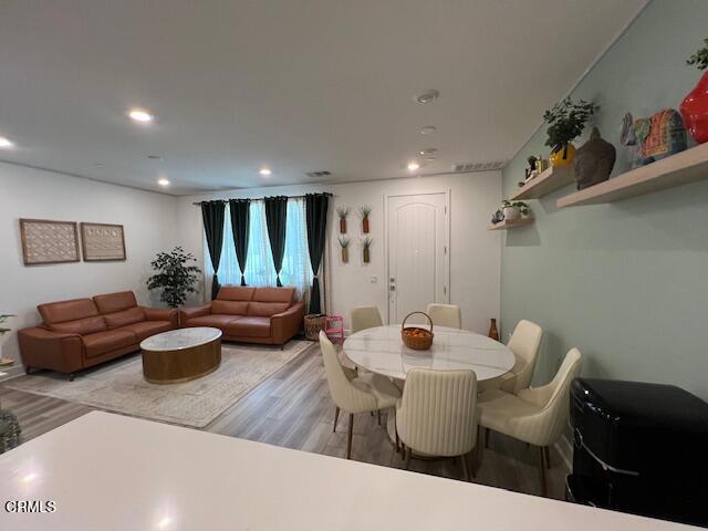 2563 LIttle Rock Lane, Simi Valley CA: https://media.crmls.org/mediaz/42919faf-23b3-40a6-8b31-069beac11b3e.jpg