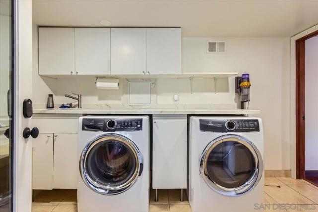 4359 Date Ave, La Mesa CA: https://media.crmls.org/mediaz/4291a0a1-2b17-478c-be8c-3941429d3b5c.jpg