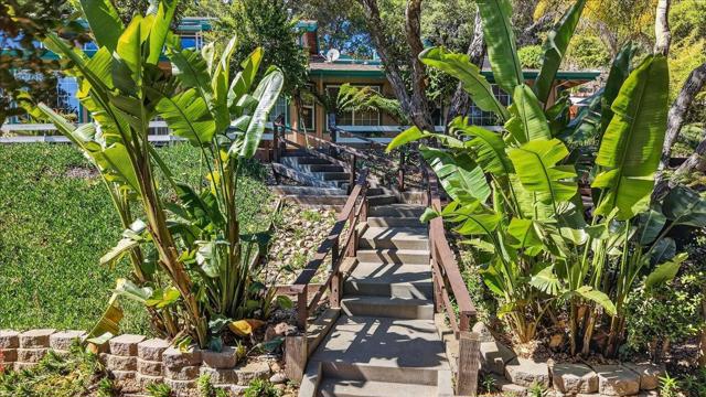 1222 Via Del Sol Road, Salinas CA: https://media.crmls.org/mediaz/4291e250-3ad4-46cf-8b38-67558fb98f46.jpg