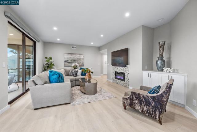 3535 Terra Granada Dr, Walnut Creek CA: https://media.crmls.org/mediaz/42929e2c-36c9-4335-b93b-c1961db89da1.jpg