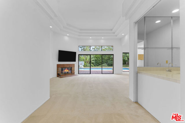 3516 Malibu Country Drive, Malibu CA: https://media.crmls.org/mediaz/4292be53-2e78-491e-a48b-3877f18923a2.jpg