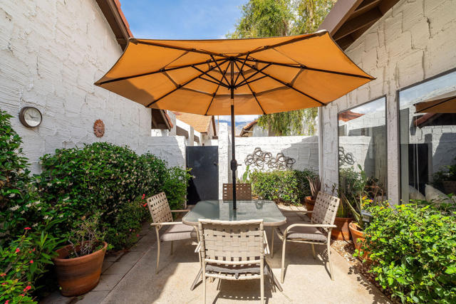 2355 S Gene Autry Trail, Palm Springs CA: https://media.crmls.org/mediaz/429322d3-5cbe-4c19-9fe6-4b326c77847b.jpg
