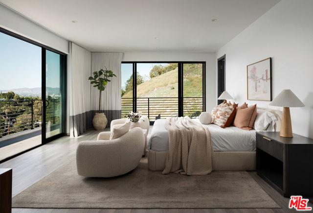 3820 Knobhill Drive, Sherman Oaks CA: https://media.crmls.org/mediaz/4293a9f2-aca4-4129-9586-bc9881cd0edb.jpg