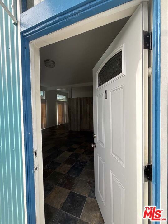 915 Broadway Street, Venice CA: https://media.crmls.org/mediaz/42944d3d-1fdf-47da-b4b5-4ed809507e4f.jpg