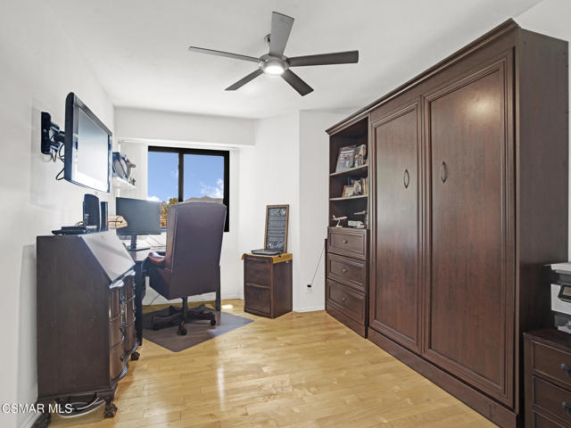 1206 S Westlake Boulevard, Westlake Village CA: https://media.crmls.org/mediaz/429499e9-8232-4b92-bfd7-b0197bc89ec0.jpg