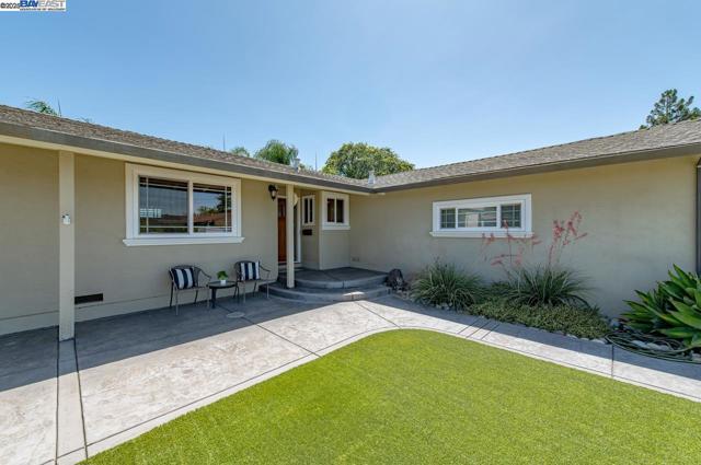 1429 Columbus Ave, Livermore CA: https://media.crmls.org/mediaz/42949d5a-cefc-4804-bbc3-af86adbd91ab.jpg